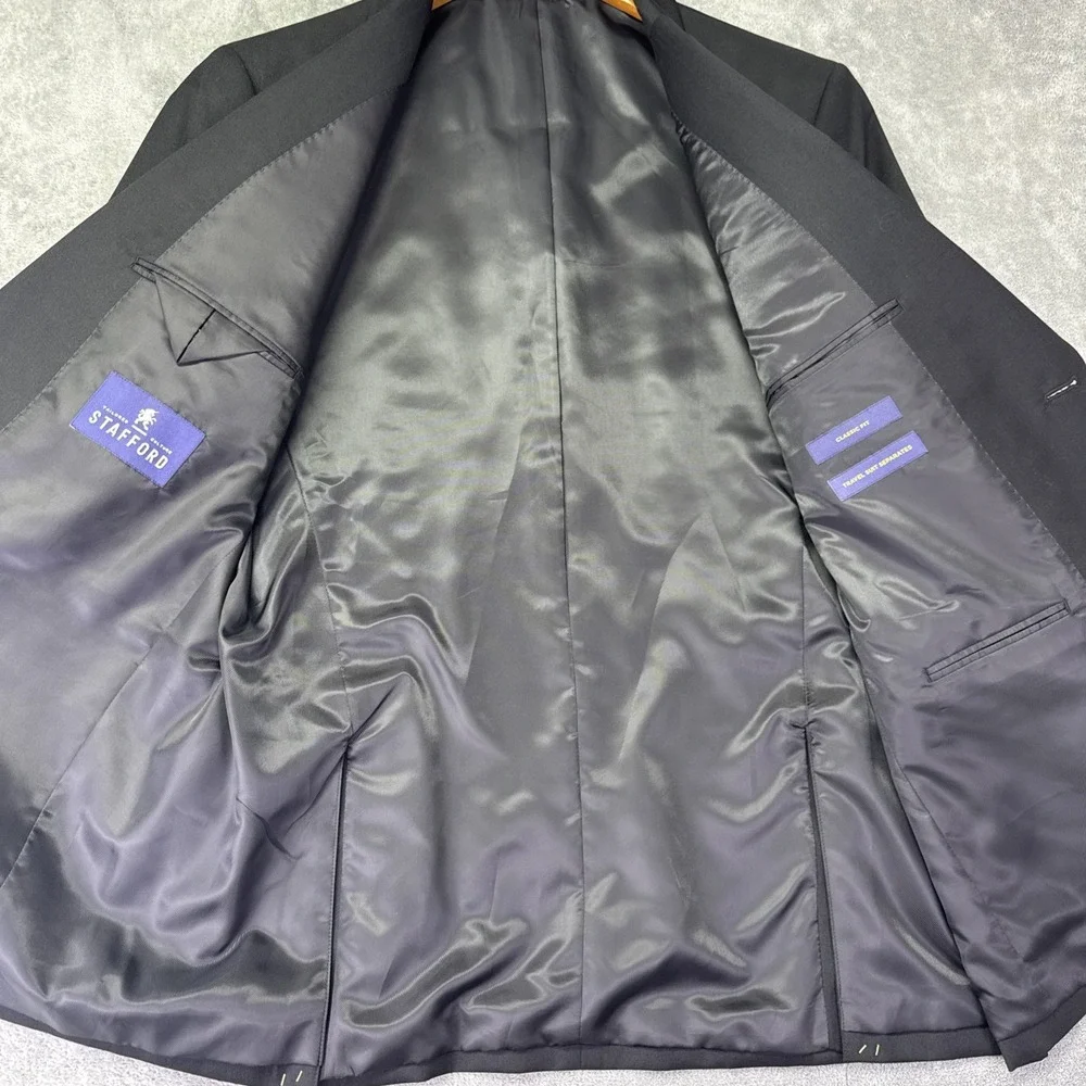 Stafford Men's Classic Fit 2-Button Black Travel Suit Jacket Size 44 Reg NEW